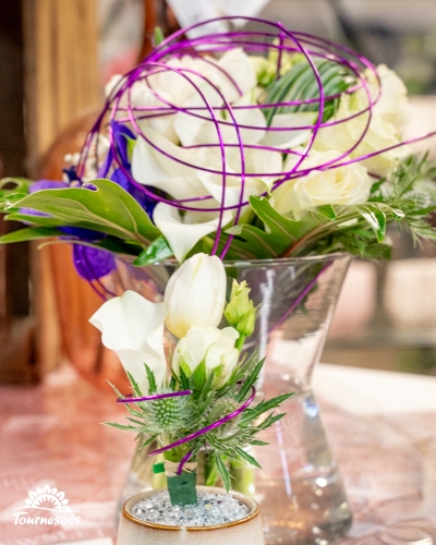 Composition florale de mariage par la fleuristerie Tournesols, présentée au salon du mariage de Charleroi 2026.